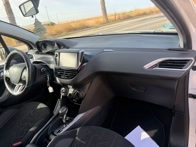 PEUGEOT 2008 STYLE 1.2 E-THP AUTO SPANISH LHD IN SPAIN 83000 MILES SUPERB 2018